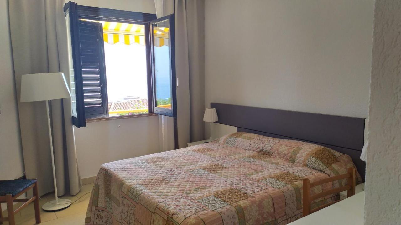 Bed and Breakfast Nero Basalto Azzurro Mare Ачи Костелло Экстерьер фото
