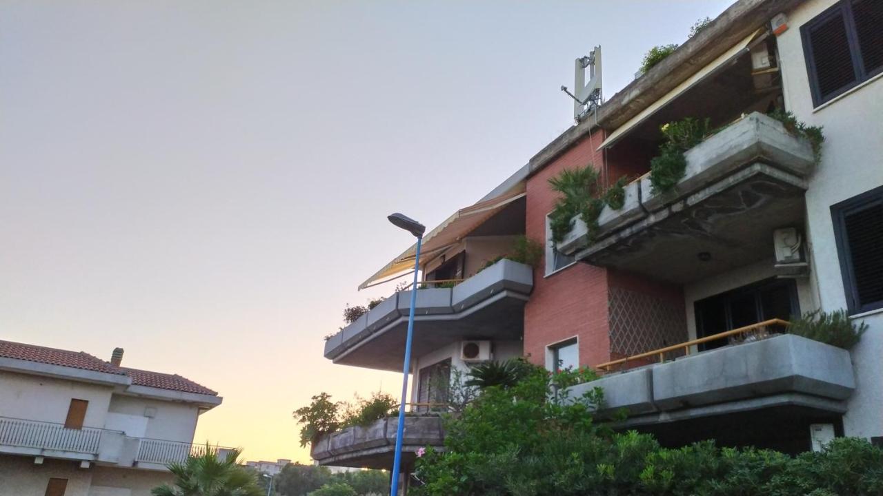 Bed and Breakfast Nero Basalto Azzurro Mare Ачи Костелло Экстерьер фото