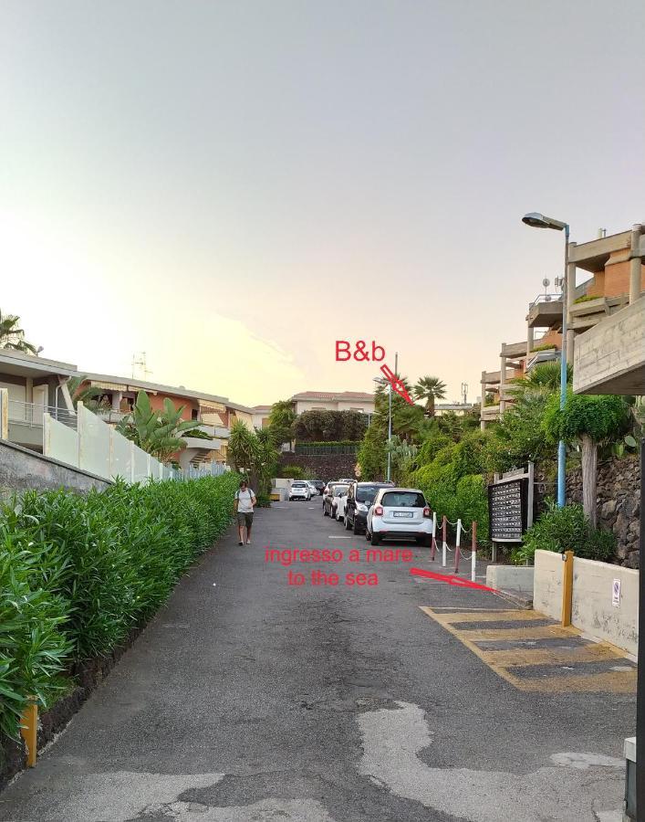 Bed and Breakfast Nero Basalto Azzurro Mare Ачи Костелло Экстерьер фото