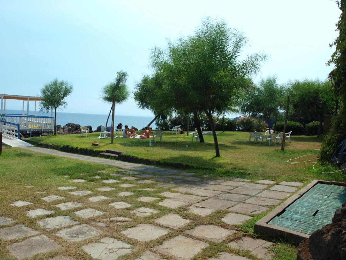 Bed and Breakfast Nero Basalto Azzurro Mare Ачи Костелло Экстерьер фото